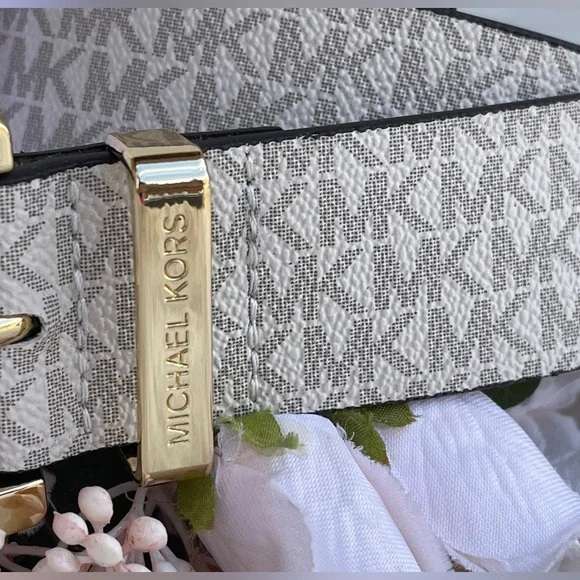 Michael Kors Women's Vanilla Faux Leather Belt - Picture 14 of 16